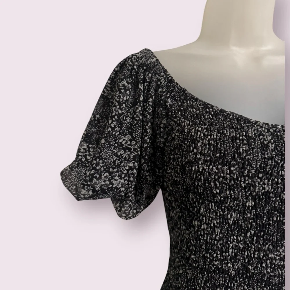 By Anthropologie Smocked Floral Puff Sleeve Top Black Size S - Picture 5 of 7